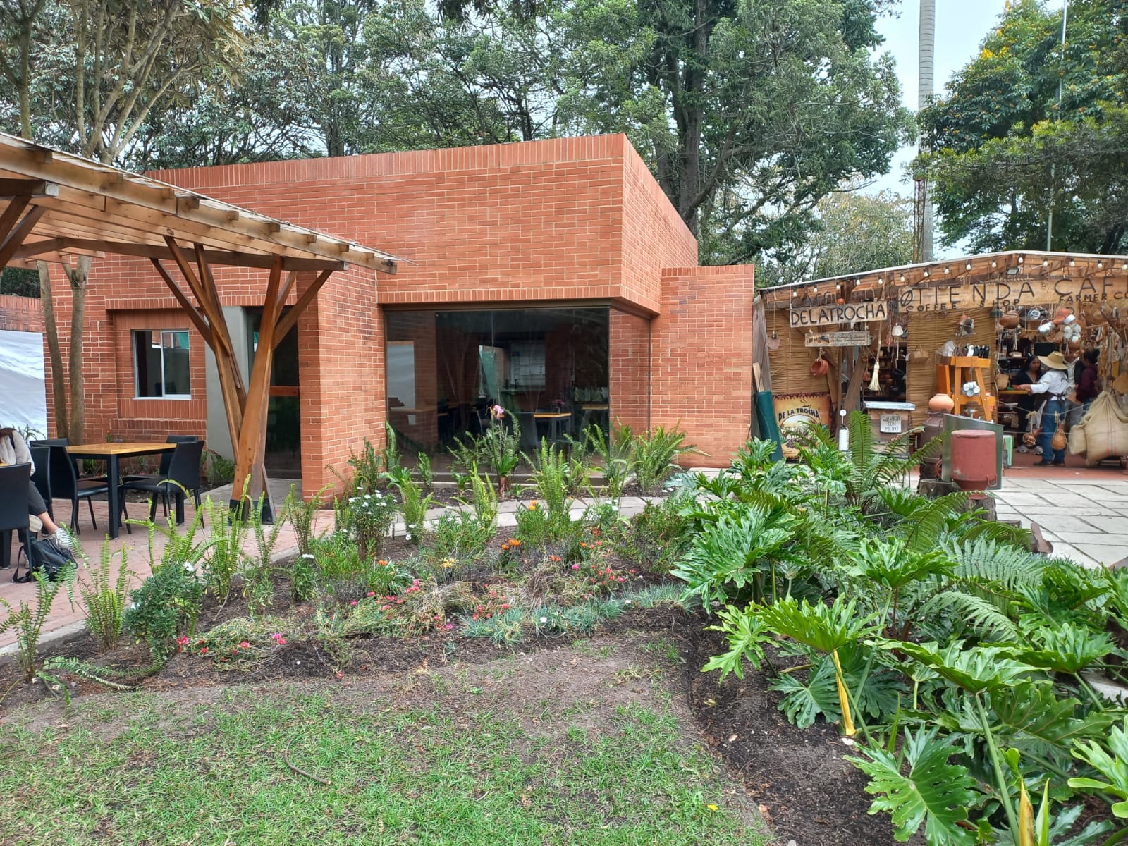Edificación en ladrillo de una obra civil ejecutada por CMAA