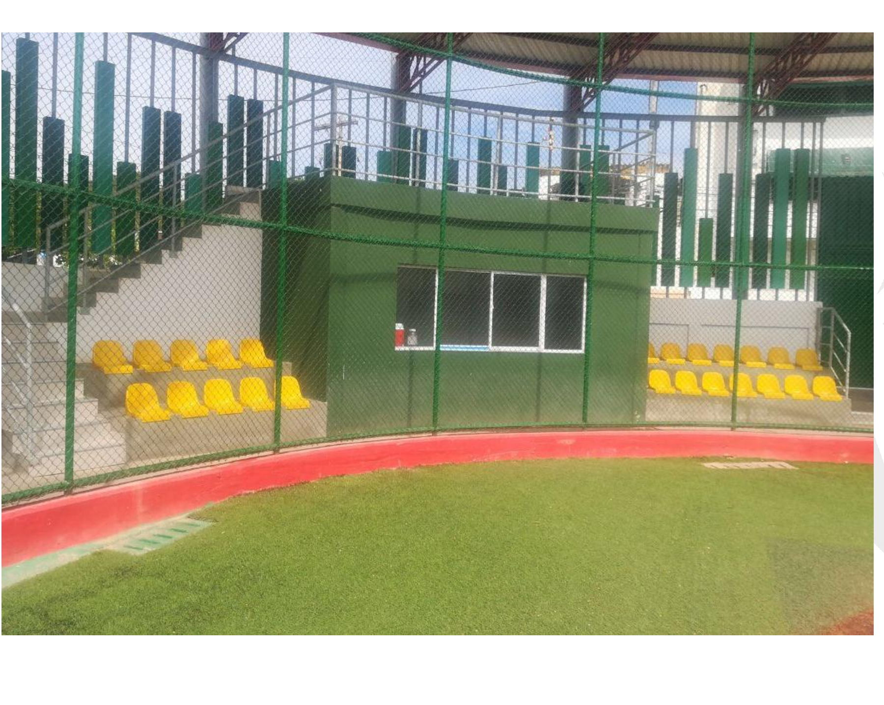 Graderías cubiertas del escenario deportivo de Soplaviento