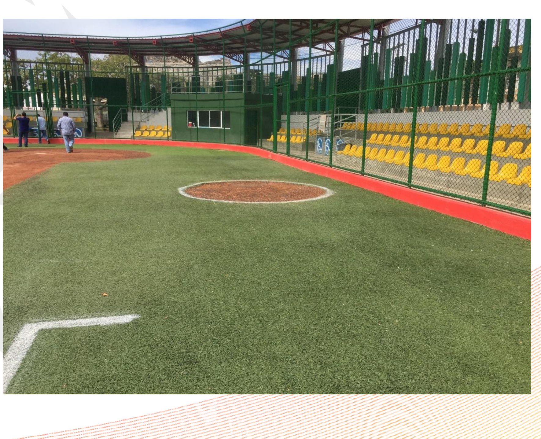 Cancha deportiva con graderías del escenario de Soplaviento