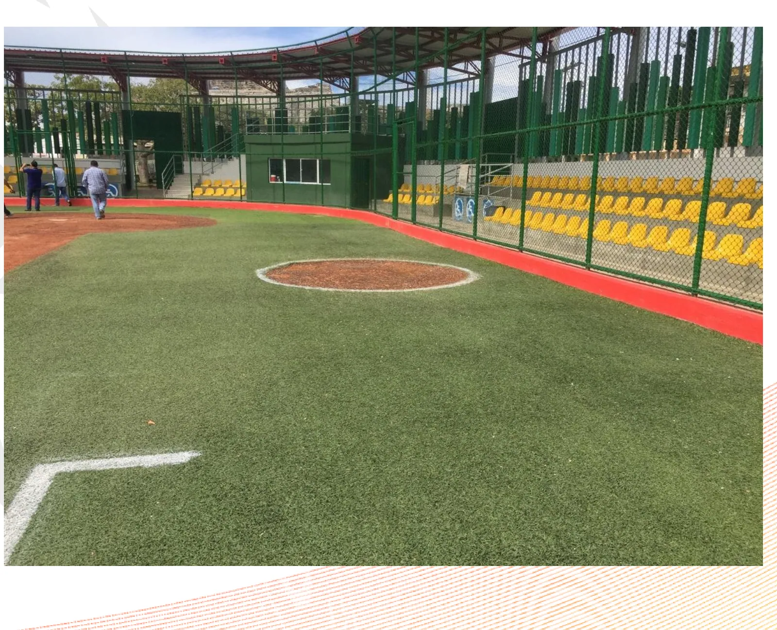 Cancha deportiva con graderías del escenario de Soplaviento