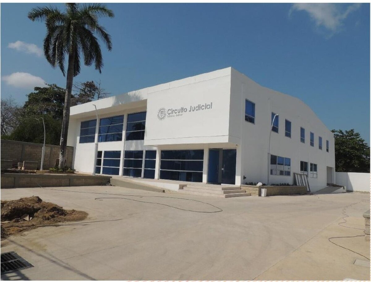 Fachada del Circuito Judicial de Turbaco, obra ejecutada por CMAA S.A.S.