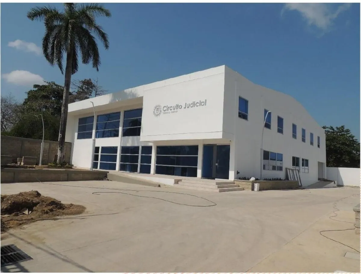 Fachada del Circuito Judicial de Turbaco, obra ejecutada por CMAA S.A.S.